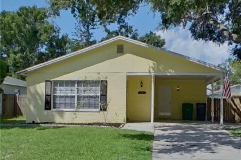 Villa ou maison à louer à Tampa, Floride: 3 chambres, 117.8 m2 № 1868936 - photo 1