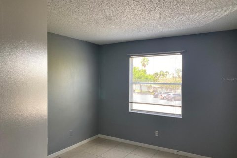 Condo in Orlando, Florida, 2 bedrooms № 2102623 - photo 12