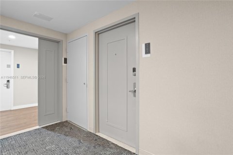 Copropriété à vendre à Sunny Isles Beach, Floride: 2 chambres, 136.57 m2 № 2011569 - photo 25