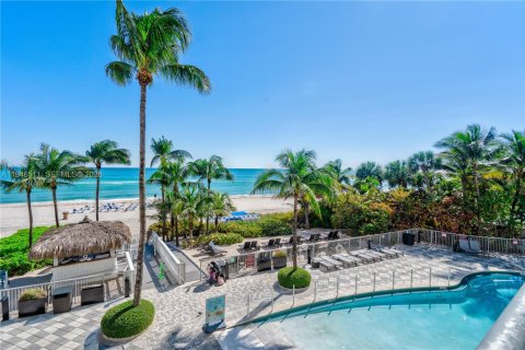 Copropriété à vendre à Sunny Isles Beach, Floride: 2 chambres, 136.57 m2 № 2011569 - photo 29