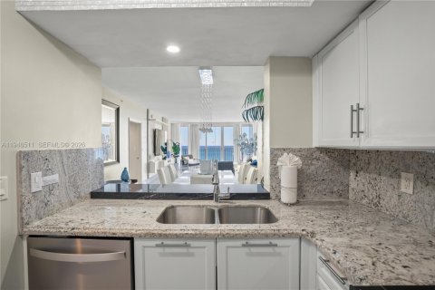 Copropriété à vendre à Sunny Isles Beach, Floride: 2 chambres, 136.57 m2 № 2011569 - photo 6