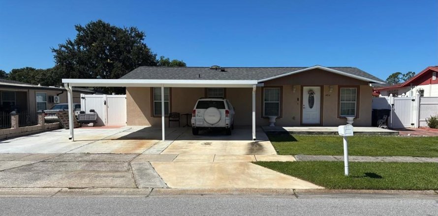 Villa ou maison à Tampa, Floride 7 chambres, 112.88 m2 № 2415007