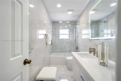 Villa ou maison à vendre à Miami, Floride: 4 chambres, 155.05 m2 № 2028053 - photo 24