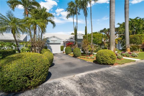 Villa ou maison à vendre à Miami, Floride: 4 chambres, 155.05 m2 № 2028053 - photo 3