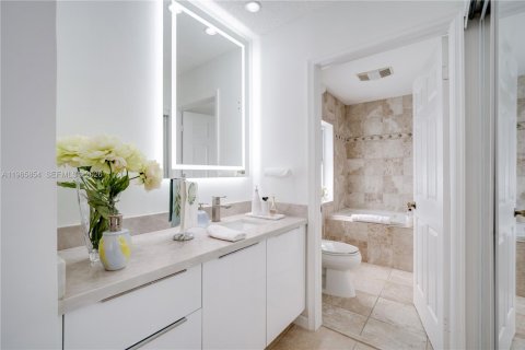 Villa ou maison à vendre à Miami, Floride: 4 chambres, 155.05 m2 № 2028053 - photo 19