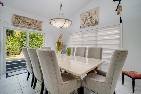 Villa ou maison à vendre à Miami, Floride: 4 chambres, 155.05 m2 № 2028053 - photo 16