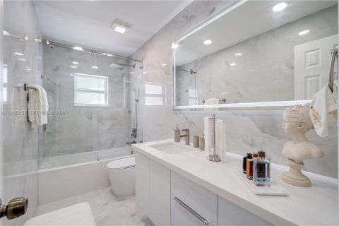 Villa ou maison à vendre à Miami, Floride: 4 chambres, 155.05 m2 № 2028053 - photo 25