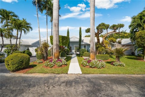 Villa ou maison à vendre à Miami, Floride: 4 chambres, 155.05 m2 № 2028053 - photo 4