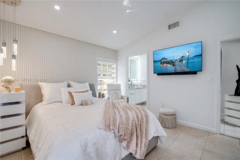 Villa ou maison à vendre à Miami, Floride: 4 chambres, 155.05 m2 № 2028053 - photo 18