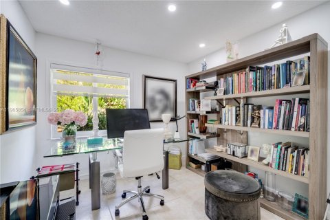 Villa ou maison à vendre à Miami, Floride: 4 chambres, 155.05 m2 № 2028053 - photo 21