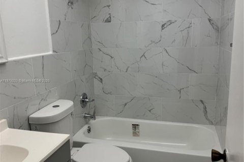 Снять в аренду кондоминиум в Лодердейл-Лейкс, Флорида 2 спальни, 89.19м2, № 2034352 - фото 8