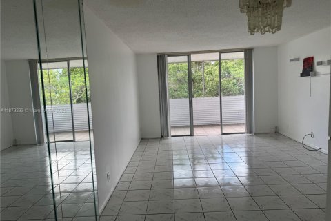 Снять в аренду кондоминиум в Лодердейл-Лейкс, Флорида 2 спальни, 89.19м2, № 2034352 - фото 3