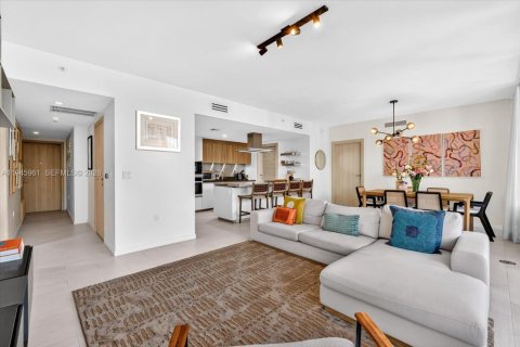 Condominio en venta en Miami, Florida, 2 dormitorios, 114.83 m2 № 2007794 - foto 3