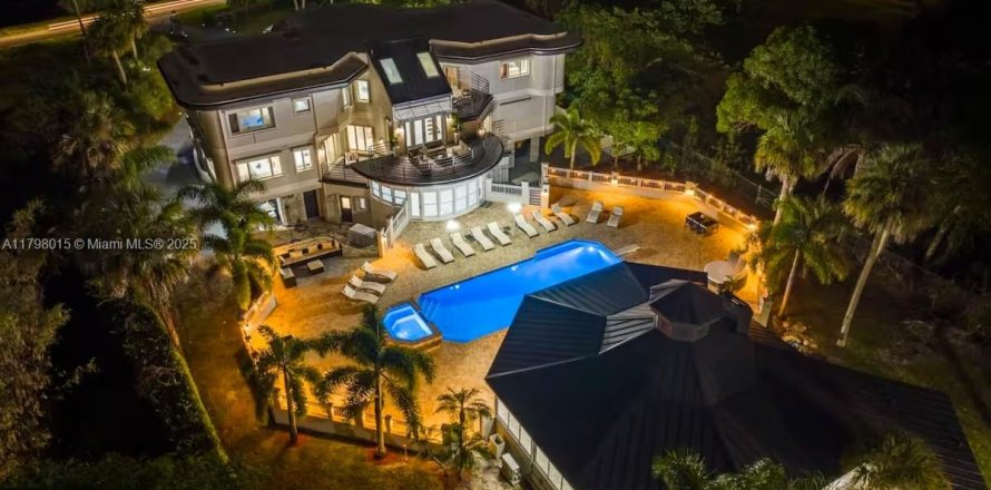 Villa ou maison à St. Lucie, Floride 10 chambres, 670.66 m2 № 1861435