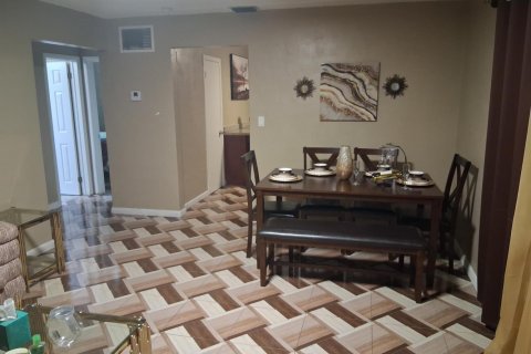 Appartement à louer à Miami, Floride: 5 chambres, 215.63 m2 № 2276301 - photo 8