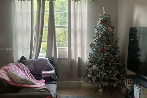 Condo in Hialeah, Florida, 2 bedrooms  № 2037827 - photo 17