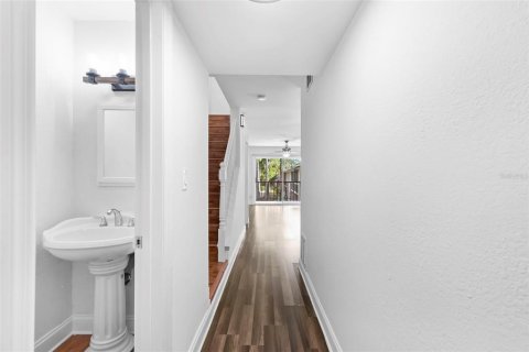 Copropriété à vendre à Tampa, Floride: 2 chambres, 99.78 m2 № 1886351 - photo 4