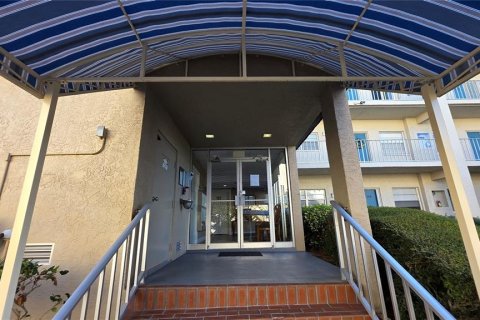 Condominio en alquiler en Bradenton, Florida, 2 dormitorios, 117.89 m2 № 2218512 - foto 4