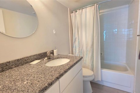 Condominio en alquiler en Bradenton, Florida, 2 dormitorios, 117.89 m2 № 2218512 - foto 14