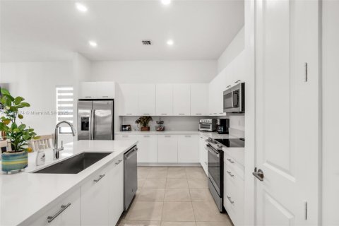 Villa ou maison à vendre à Miramar, Floride: 3 chambres, 190.17 m2 № 1985215 - photo 13