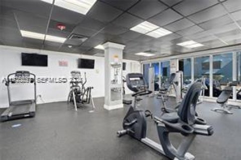 Condo in North Bay Village, Florida, 1 bedroom  № 1994728 - photo 15