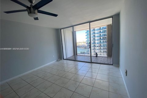 Condo in North Bay Village, Florida, 1 bedroom  № 1994728 - photo 4