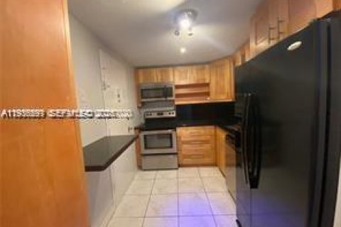 Condo in North Bay Village, Florida, 1 bedroom  № 1994728 - photo 7