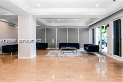 Condo in North Bay Village, Florida, 1 bedroom  № 1994728 - photo 18