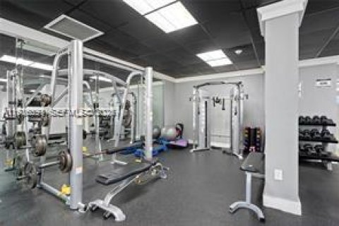 Condo in North Bay Village, Florida, 1 bedroom  № 1994728 - photo 16