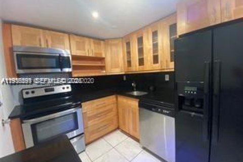 Condo in North Bay Village, Florida, 1 bedroom  № 1994728 - photo 6