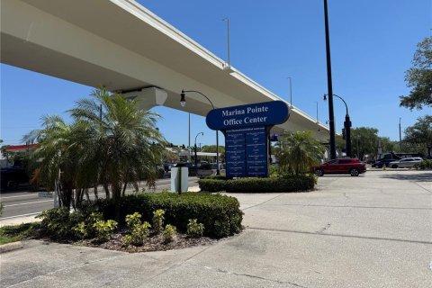 Commercial property in Tampa, Florida 183.95 sq.m. № 2207759