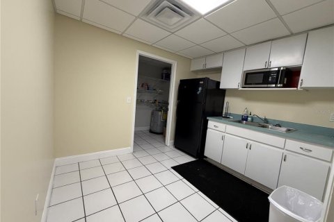 Commercial property in Tampa, Florida 183.95 sq.m. № 2207759 - photo 8