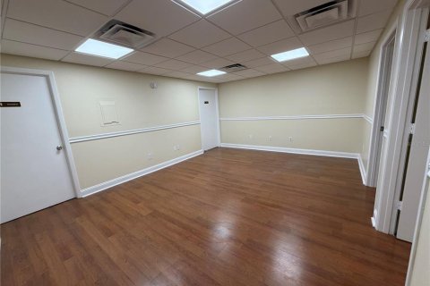 Commercial property in Tampa, Florida 183.95 sq.m. № 2207759 - photo 3