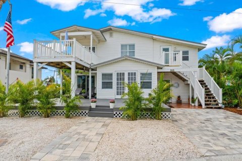 Commercial property in Treasure Island, Florida 2 bedrooms, 196.4 sq.m. № 2396316 - photo 2