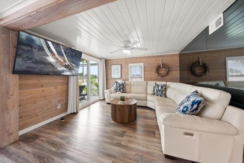 Commercial property in Treasure Island, Florida 2 bedrooms, 196.4 sq.m. № 2396316 - photo 10