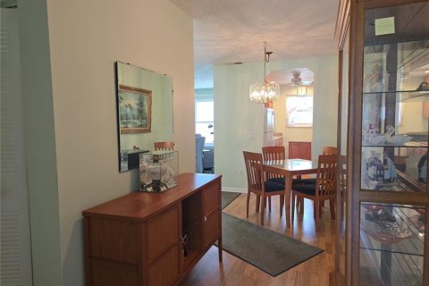 Condo in Saint Petersburg, Florida, 2 bedrooms № 2199303 - photo 5