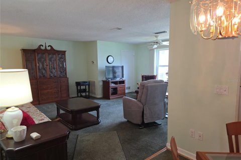 Condo in Saint Petersburg, Florida, 2 bedrooms № 2199303 - photo 16