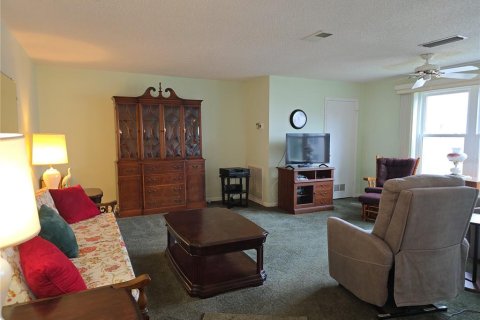 Condo in Saint Petersburg, Florida, 2 bedrooms № 2199303 - photo 15