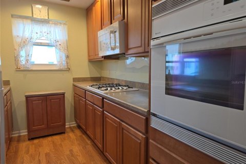 Condo in Saint Petersburg, Florida, 2 bedrooms № 2199303 - photo 11