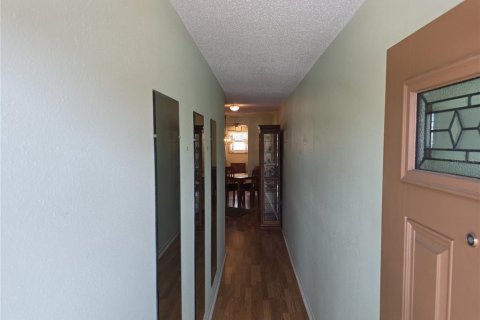 Condo in Saint Petersburg, Florida, 2 bedrooms № 2199303 - photo 4
