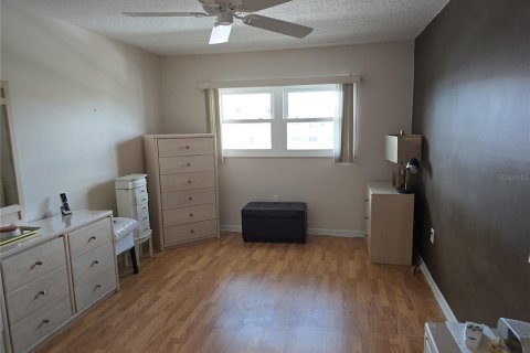 Condo in Saint Petersburg, Florida, 2 bedrooms № 2199303 - photo 19