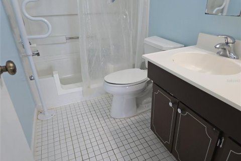 Condo in Saint Petersburg, Florida, 2 bedrooms № 2199303 - photo 24