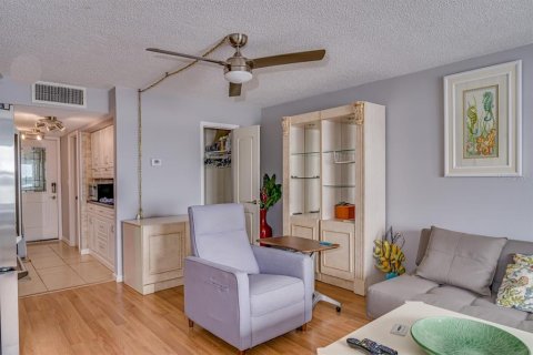 Condominio en venta en Saint Petersburg, Florida, 1 dormitorio, 45.06 m2 № 1526594 - foto 8