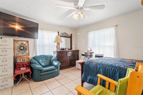 House in Kissimmee, Florida 4 bedrooms, 183.95 sq.m. № 2120937 - photo 18