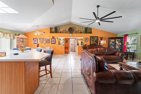 House in Kissimmee, Florida 4 bedrooms, 183.95 sq.m. № 2120937 - photo 9