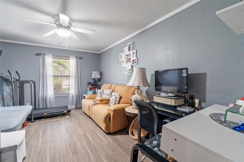 House in Kissimmee, Florida 4 bedrooms, 183.95 sq.m. № 2120937 - photo 15