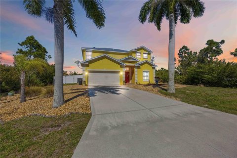 Villa ou maison à Port Charlotte, Floride 4 chambres, 228.82 m2 № 2105959