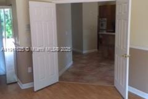 Снять в аренду виллу или дом в Дорал, Флорида 4 спальни, 186.83м2, № 1973873 - фото 6