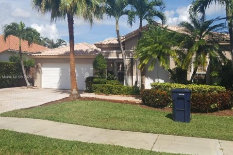 Снять в аренду виллу или дом в Дорал, Флорида 4 спальни, 186.83м2, № 1973873 - фото 2