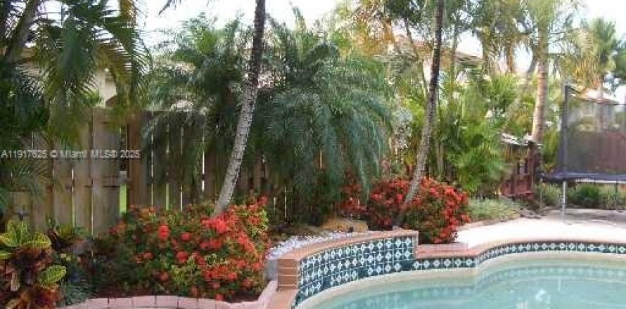 Дом в Дорал, Флорида 4 спальни, 186.83м2 № 1973873